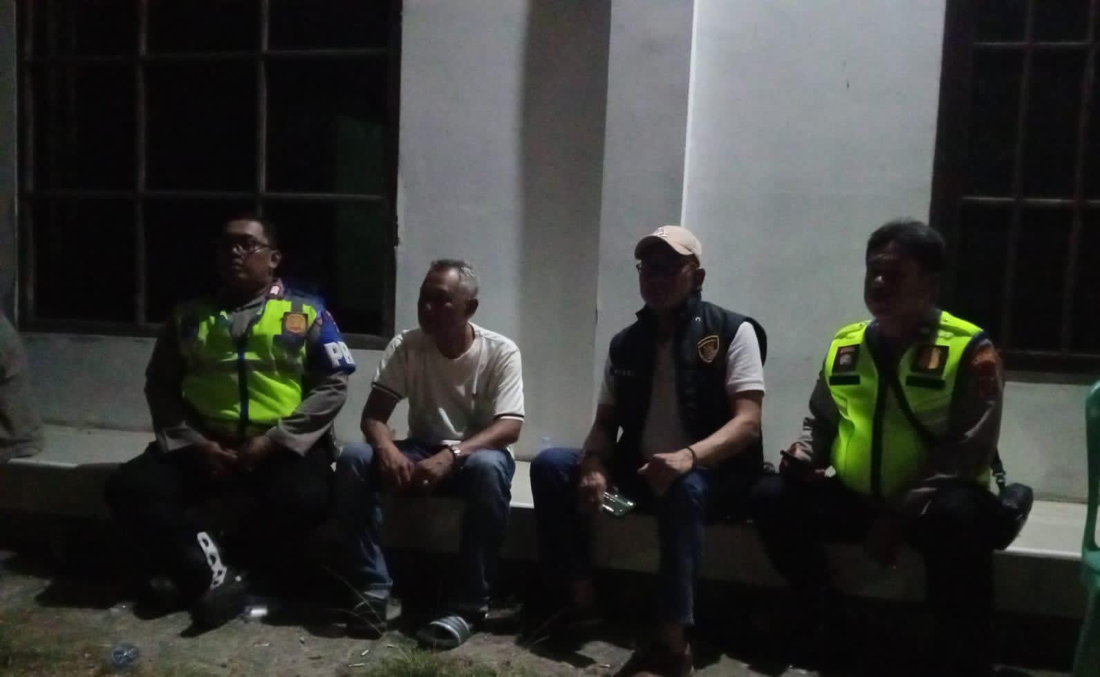 Bhabinkamtibmas Polsek Telagasari Perkuat Siskamling, Antisipasi Gukamtibmas Malam