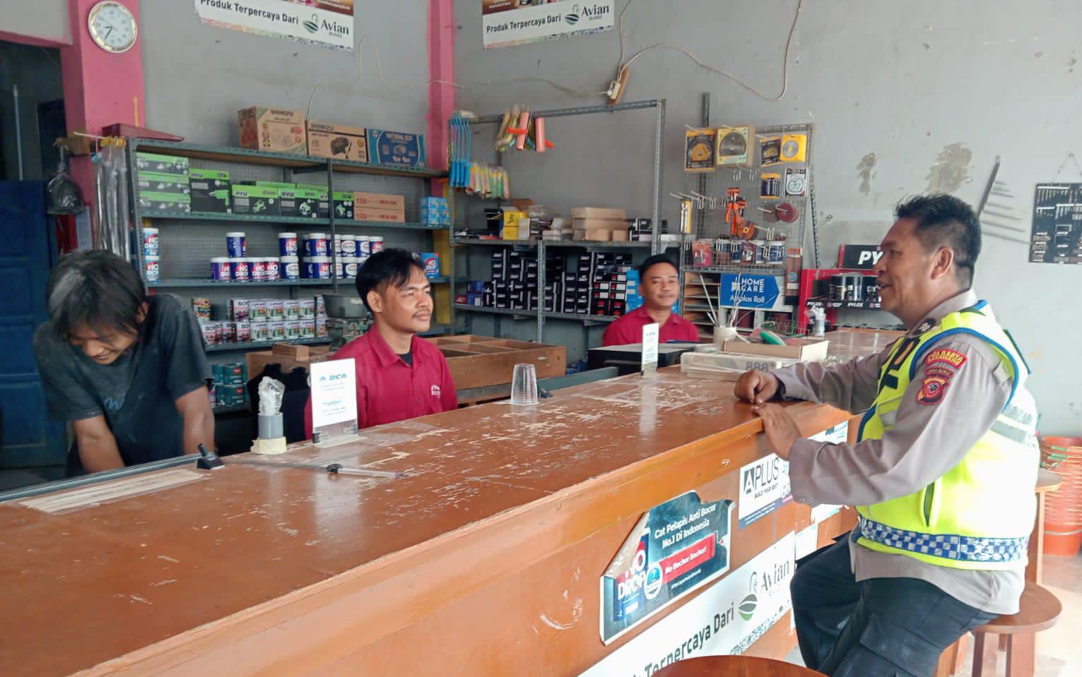 Bhabinkamtibmas Polsek Telagasari Sebar Himbauan Cegah Gukamtibmas