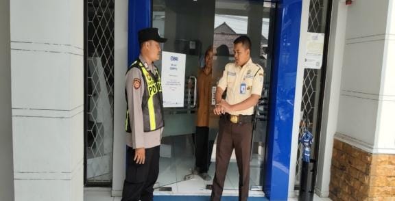 Kunjungi BRI Gempol Patroli Prekat Polsek Banyusari di Siang Hari