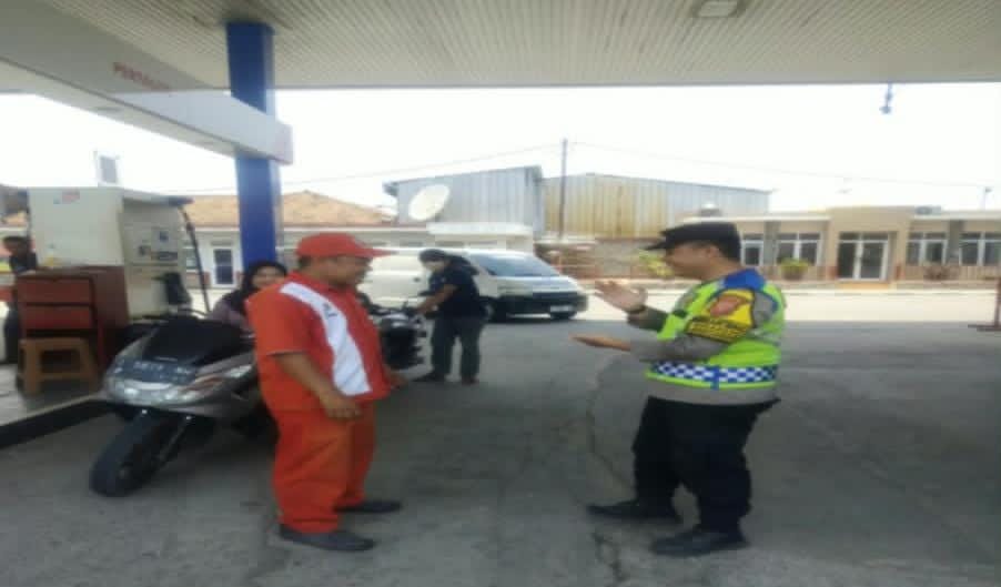 Kunjungi SPBU Gempol Patroli Prekat Polsek Banyusari di Siang Hari