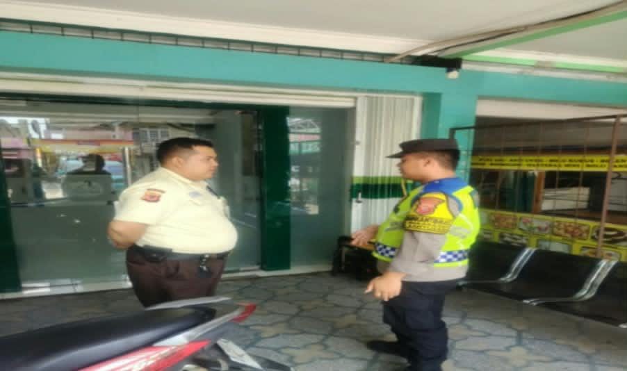 Kunjungi Pegadaian Gempol Patroli Prekat Polsek Banyusari di Siang Hari