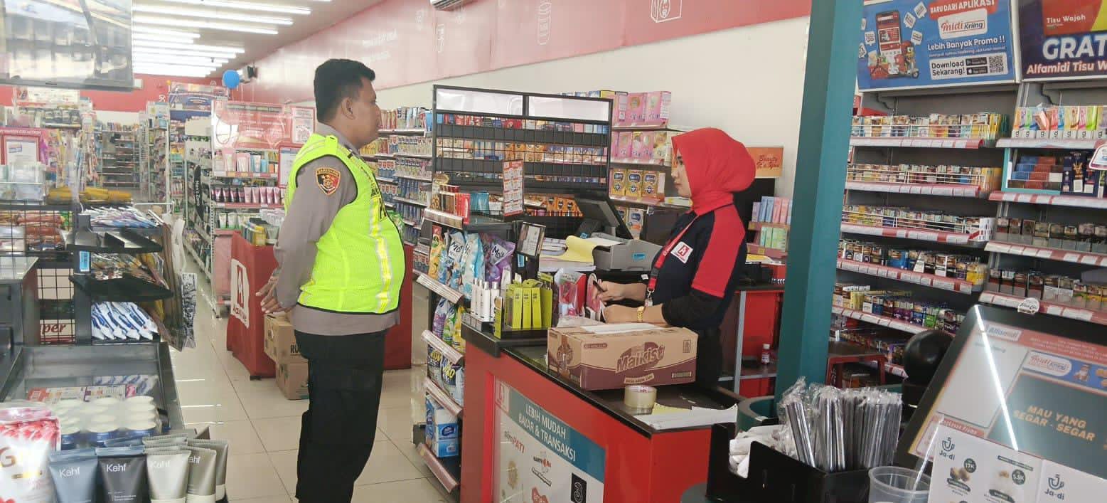 Polsek Telagasari Laksanakan Patroli Rutin di Sekitar Pertokoan dan Objek Vital