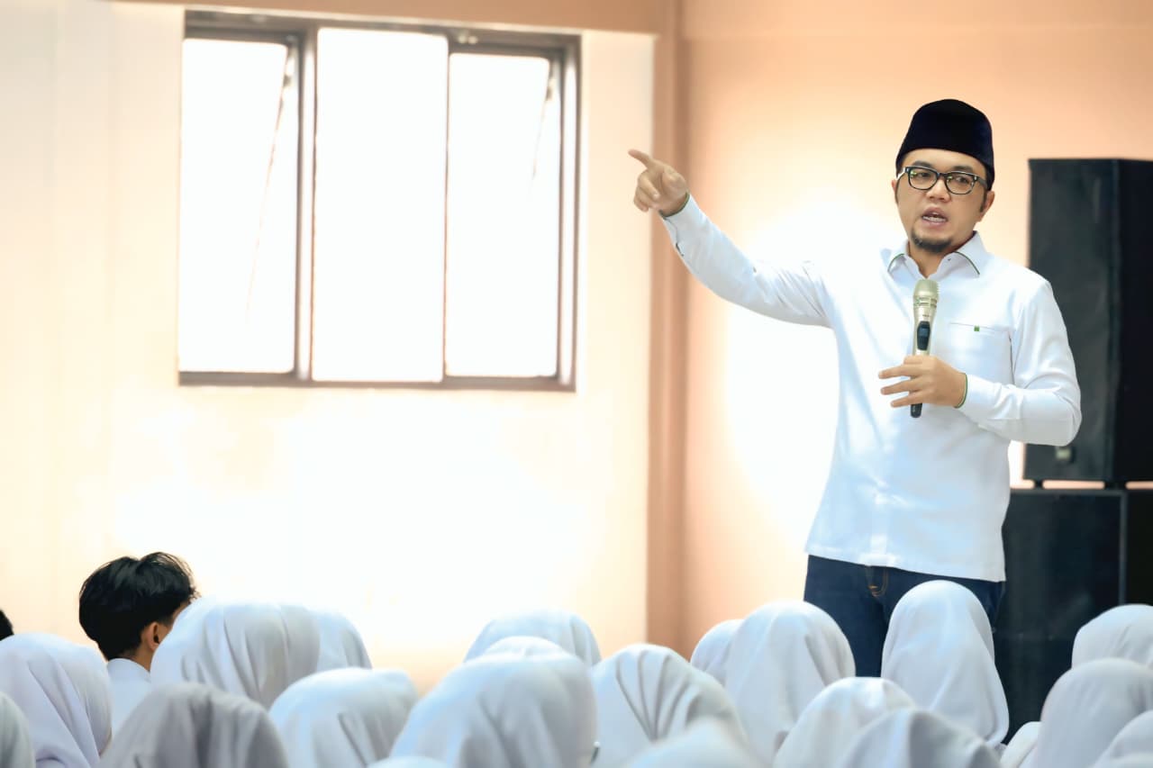 Acep Jamaludin Ajak Pelajar MAN 1 Kota Bandung Pahami Pentingnya Demokrasi