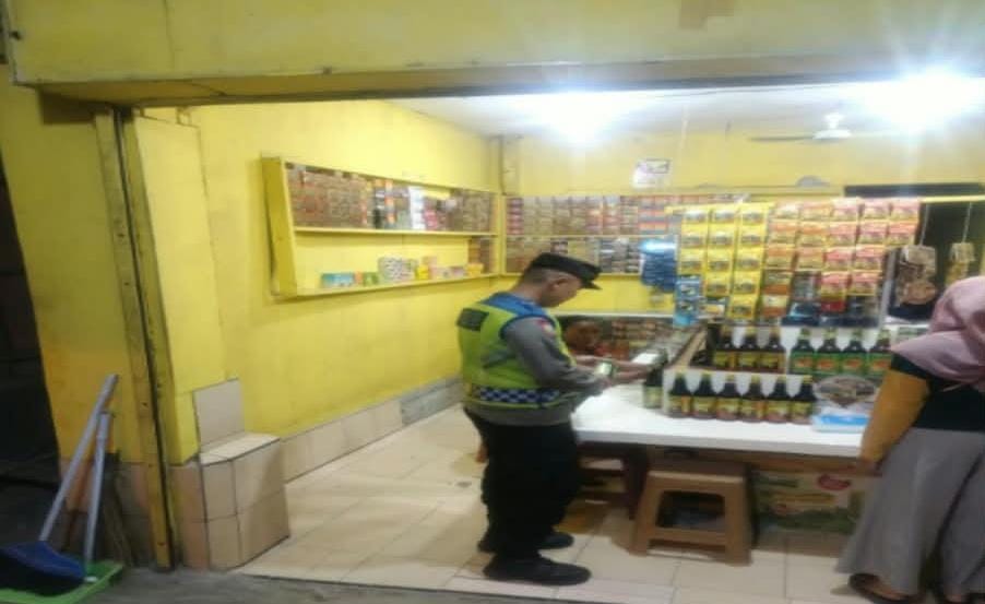 Prekat Polsek Banyusari Gelar Razia Miras Demi Ciptakan Situasi Kamtibmas Kondusif