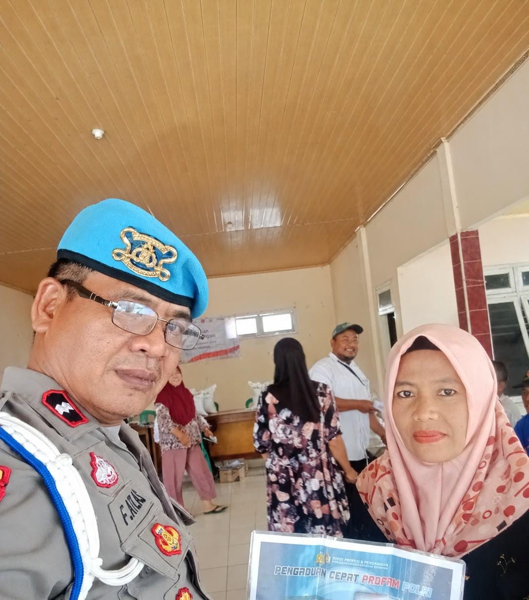 Polsek Banyusari Melaksanakan Giat Sosialisasi QR Barcode ke Masyarakat Pengaduan ke Divisi Propam Polri Bidpropam Polda Jabar