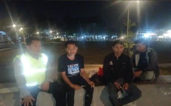 Bhabinkamtibmas Polsek Telagasari Lakukan Ronda Bersama Warga Cegah C3
