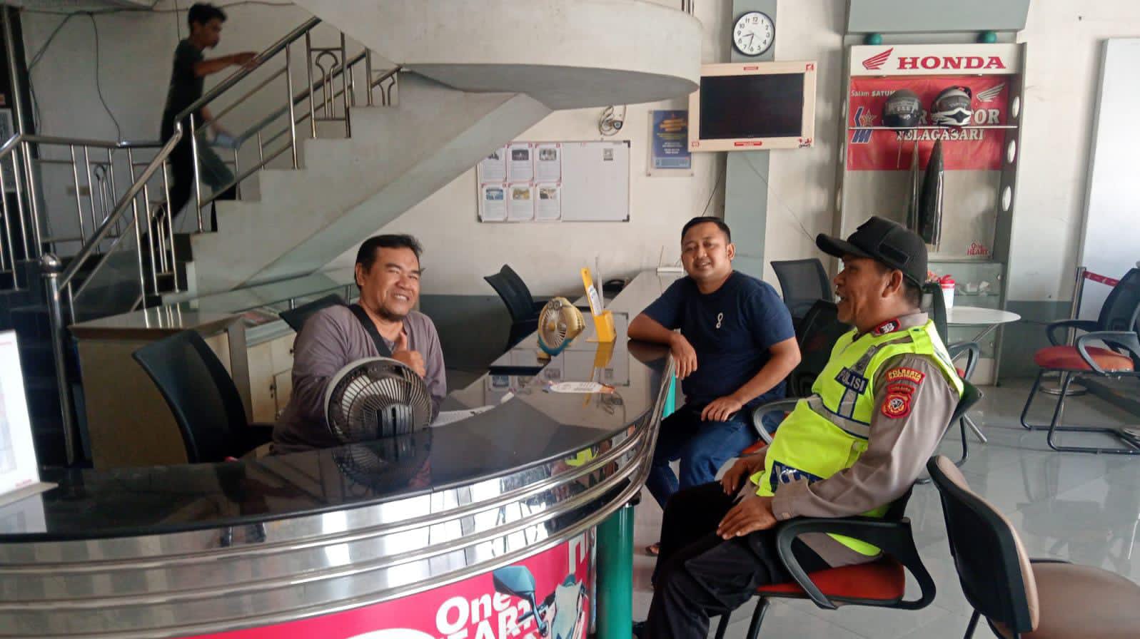 Bhabinkamtibmas Polsek Telagasari Sambangi dan Himbau Warga Waspada Gukamtibmas