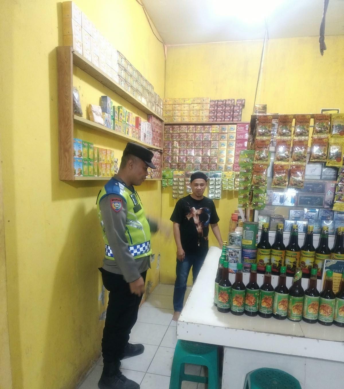 Prekat Polsek Banyusari Gelar Razia Miras Demi Ciptakan Situasi Kamtibmas Kondusif