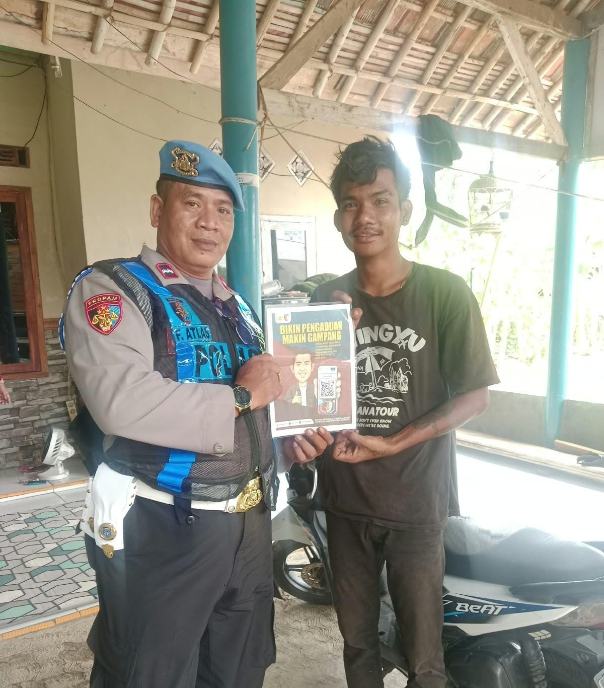 Polsek Banyusari Melaksanakan Giat Sosialisasi QR Barcode ke Masyarakat Pengaduan ke Divisi Propam Polri Bidpropam Polda Jabar