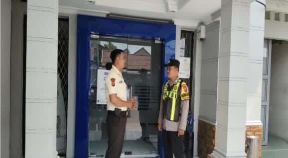 Kunjungi BRI Gempol Patroli Prekat Polsek Banyusari di Siang Hari