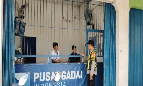 Kunjungi Pusat Gadai Gempol Patroli Prekat Polsek Banyusari di Siang Hari