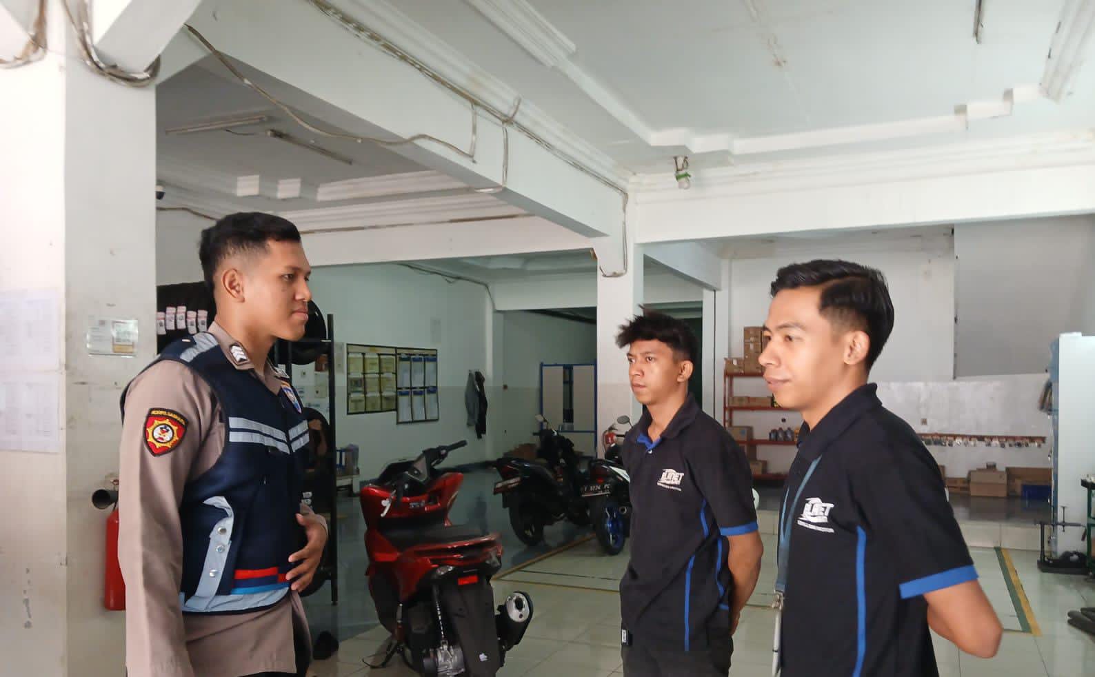 Sebar Himbauan Kamtibmas, Bhabinkamtibmas Polsek Telagasari Pastikan Warga Waspada