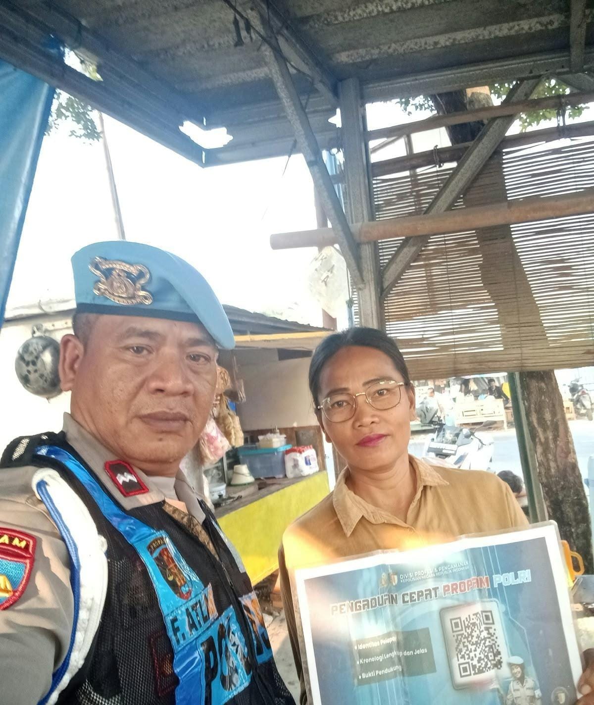 Polsek Banyusari Melaksanakan Giat Sosialisasi QR Barcode ke Masyarakat Pengaduan ke Divisi Propam Polri Bidpropam Polda Jabar