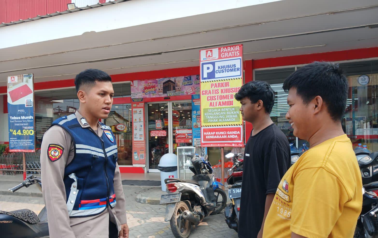 Personil Polsek Telagasari Sebar Himbauan Cegah Aksi Premanisme