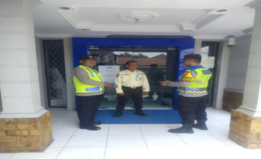 Kunjungi BRI Gempol Patroli Prekat Polsek Banyusari