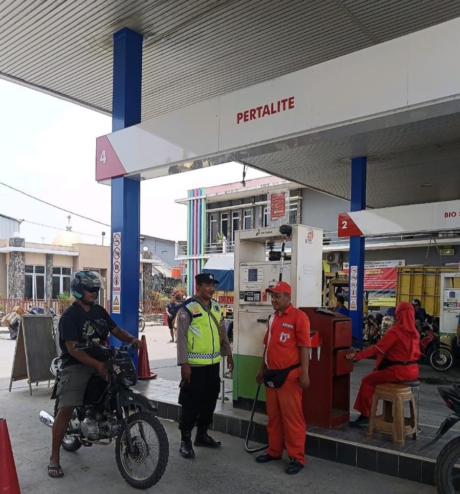 Kunjungi SPBU Gempol Patroli Prekat Polsek Banyusari di Siang Hari