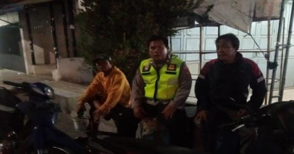 Bhabinkamtibmas Polsek Telagasari Perkuat Siskamling, Antisipasi Gukamtibmas Malam