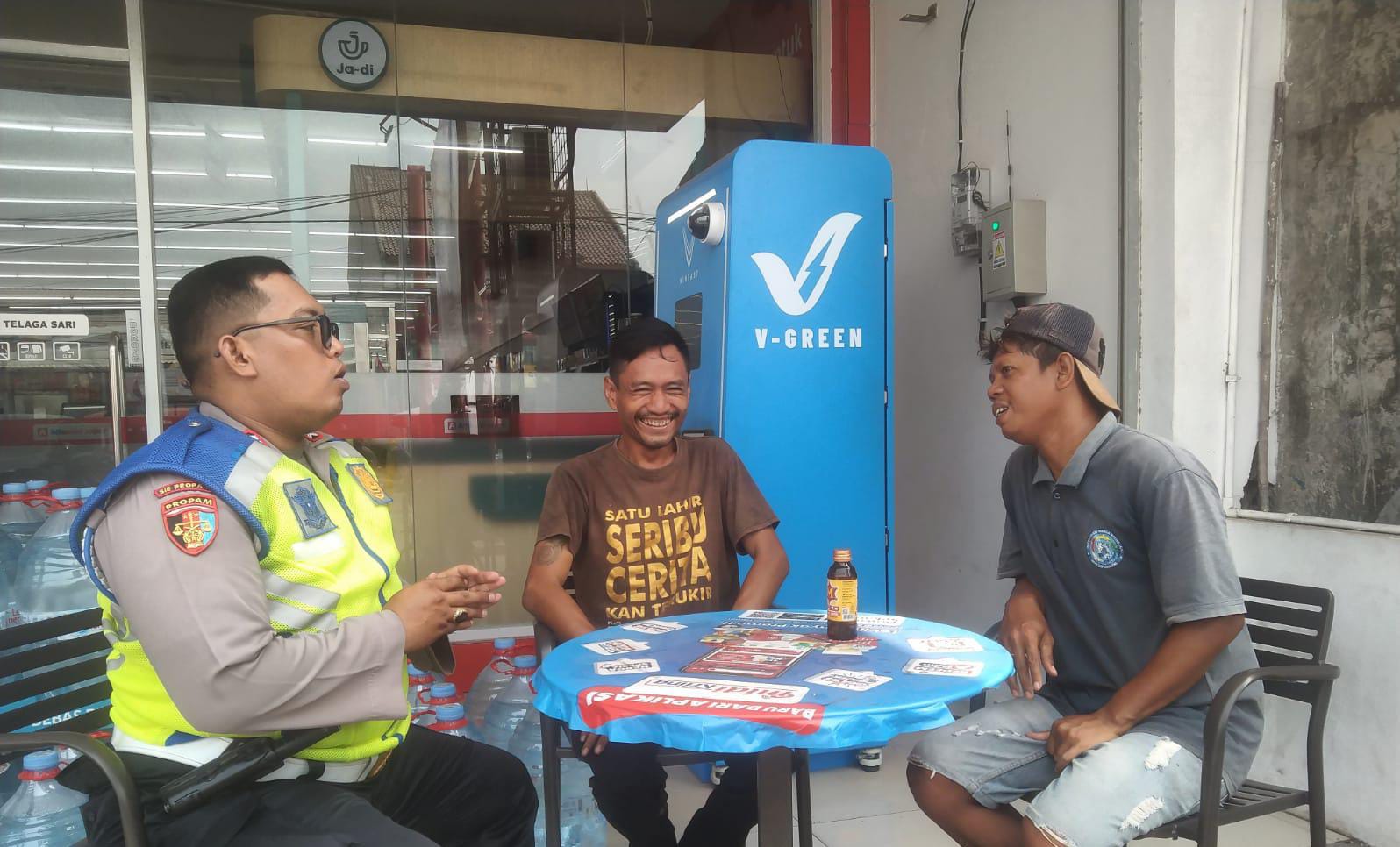 Personil Polsek Telagasari Sebar Layanan Pengaduan Propam Polri, Cegah Pelanggaran Personil