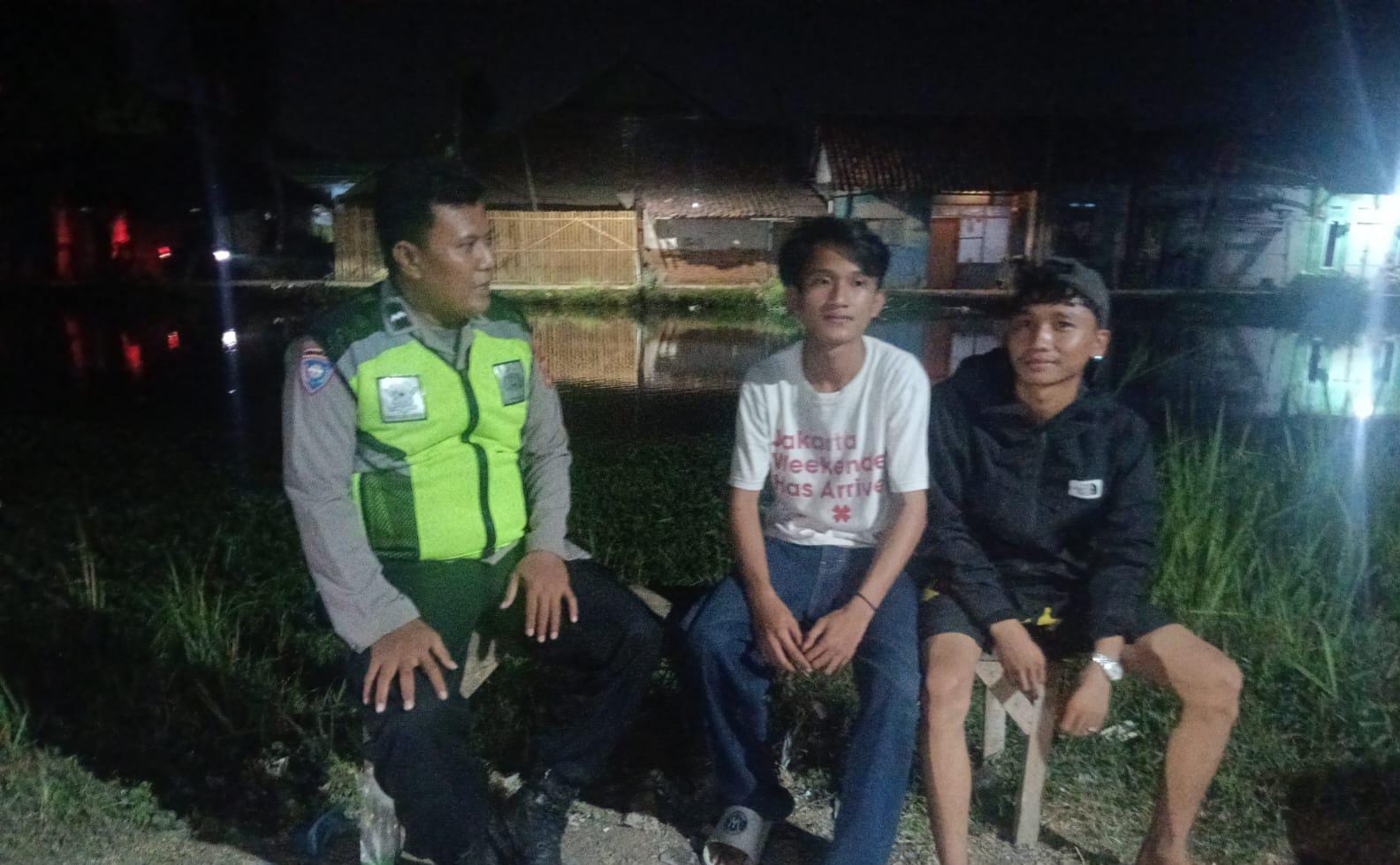 Bhabinkamtibmas Polsek Telagasari Disiplinkan Remaja dan Himbau Jauhi Potensi Kenakalan Remaja