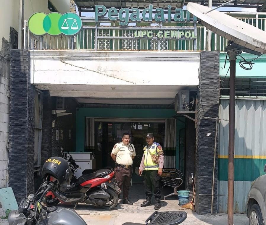 Kunjungi Pegadaian Gempol Patroli Prekat Polsek Banyusari di Siang Hari