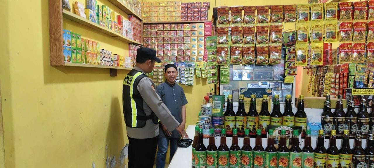 Prekat Polsek Banyusari Gelar Razia Miras Demi Ciptakan Situasi Kamtibmas Kondusif