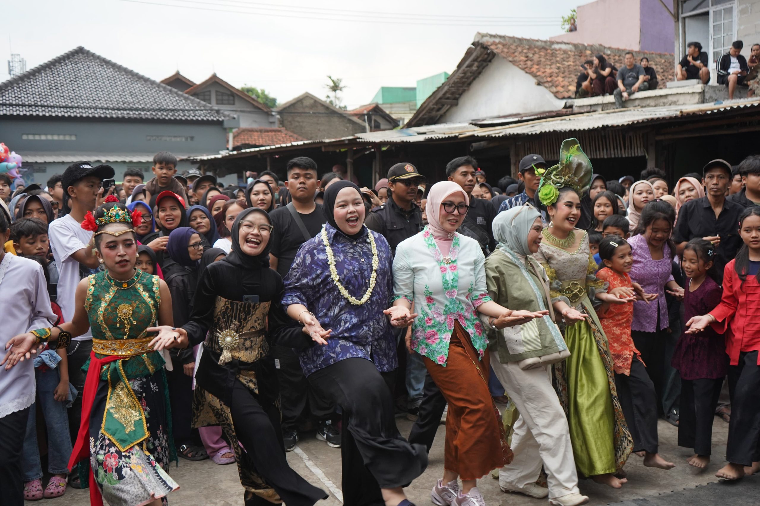 Kaulinan Lembur Tampil di Sapa Warga Humaira, Upaya Melestarikan Budaya Sunda