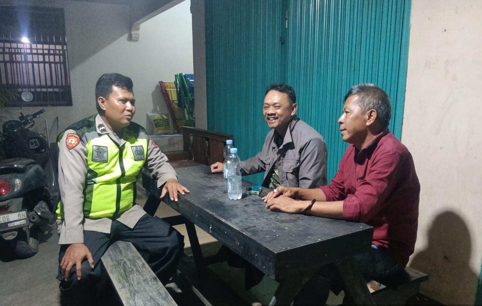 Bhabinkamtibmas Polsek Telagasari Beri Warga Imbauan Waspadai Kenakalan Remaja