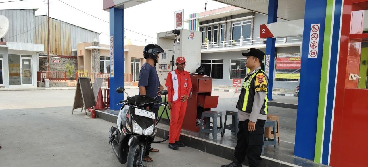 Kunjungi SPBU Gempol Patroli Prekat Polsek Banyusari di Siang Hari