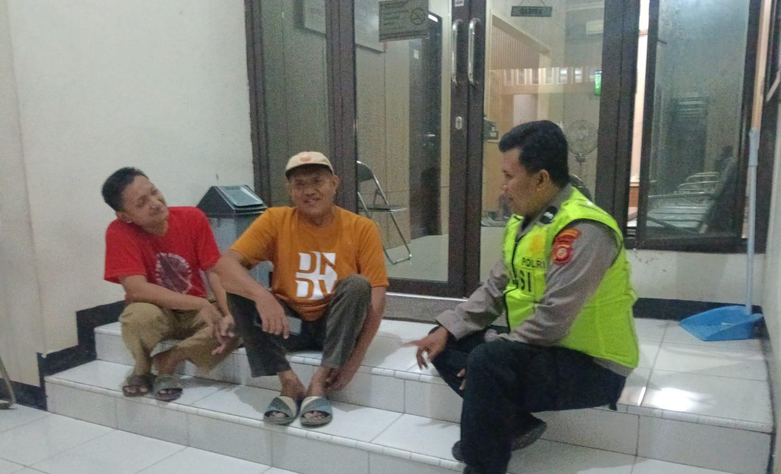 Jaga Kondusifitas Lingkungan, Bhabinkamtibmas Polsek Telagasari Laksanakan Siskamling Antisipasi C3