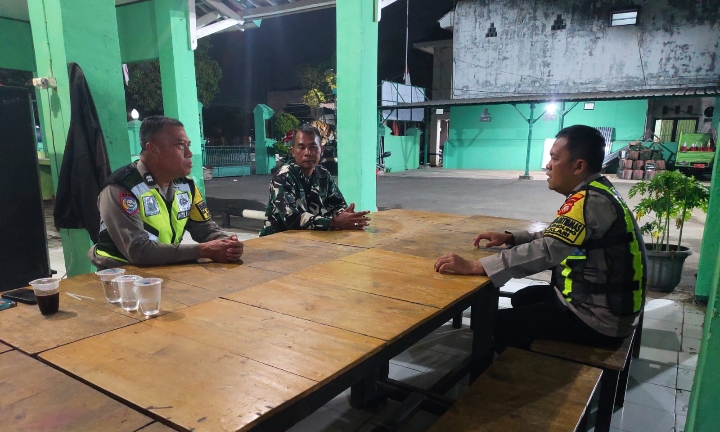 ‎Sinergitas TNI-Polri, Personel Polsek Klari Sambangi Makoramil Klari dalam Rangka Silaturahmi Kamtibmas ‎