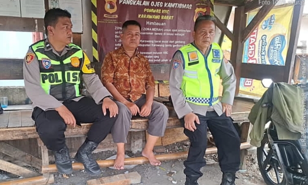 ‎Personel Patroli Polsek Telukjambe Barat Sapa Warga di Pangkalan Ojek