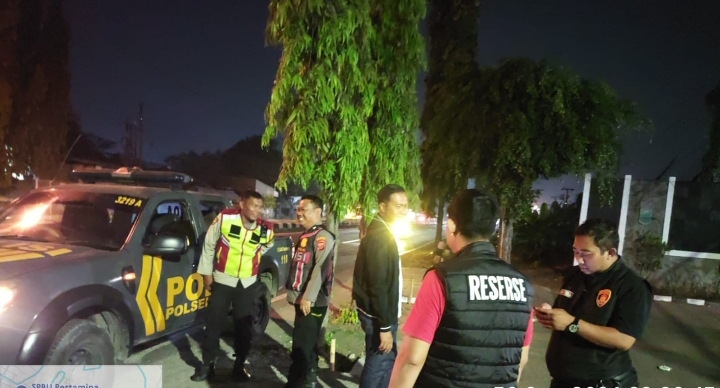 ‎Patroli Malam Antisipasi 3C dan Tawuran, Personel Polsek Klari Patroli di Depan TMP