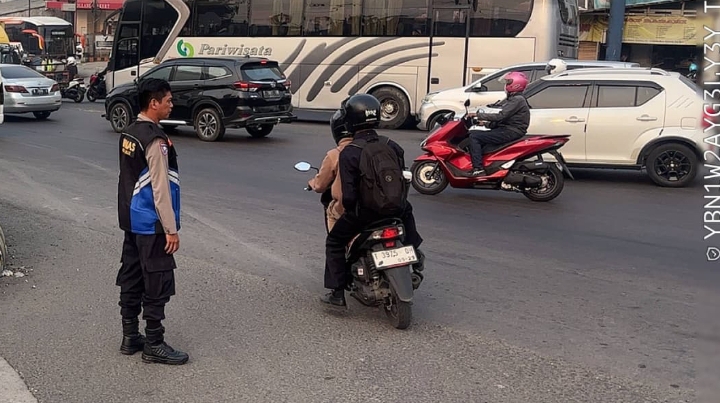‎Personel Polsek Telukjambe Barat Laksanakan Patroli KRYD, Pastikan Interchang Karawang Barat Aman dan Kondusif