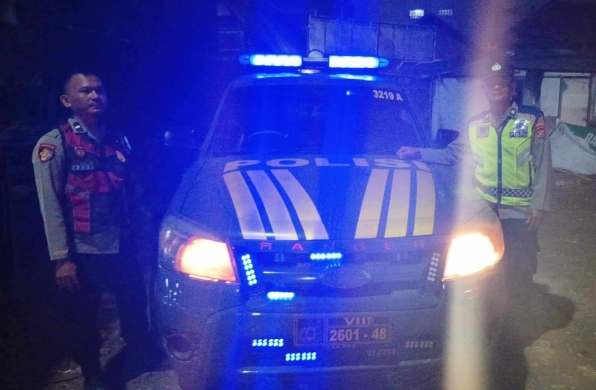 ‎Patroli Malam Antisipasi 3C dan Tawuran, Personel Polsek Klari Patroli di Area Interchange Karawang Barat