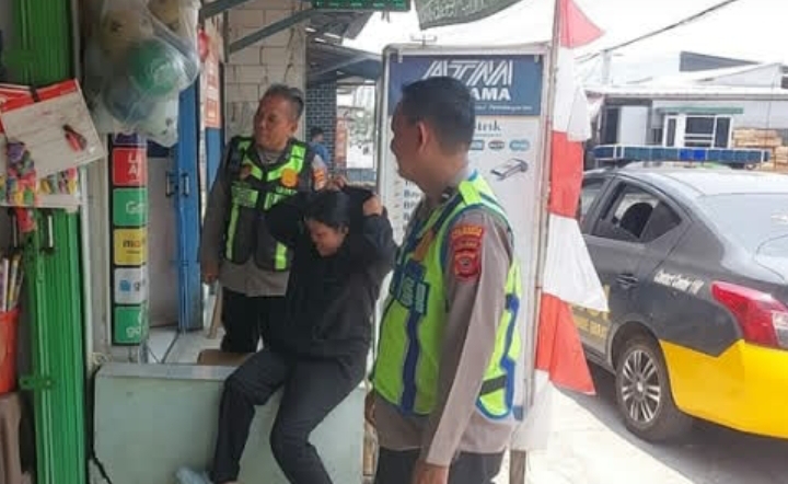 Personil Polsek Telukjambe Barat Menyampaikan Imbauan Kamtibmas Terkait Maraknya Kasus TPPO
