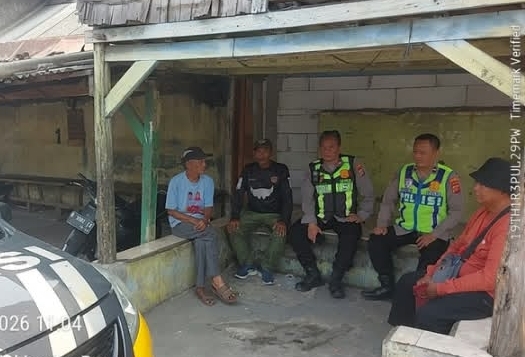 Cegah Gangguan Kamtibmas, Personel Polsek Telukjambe Barat Laksanakan Patroli Prekat di Jatikarya Karangligar