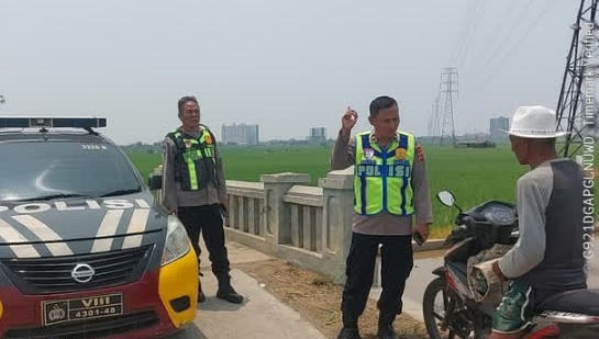 ‎Jaga Kamtibmas, Personel Polsek Telukjambe Barat Laksanakan Patroli KRYD di Perbatasan