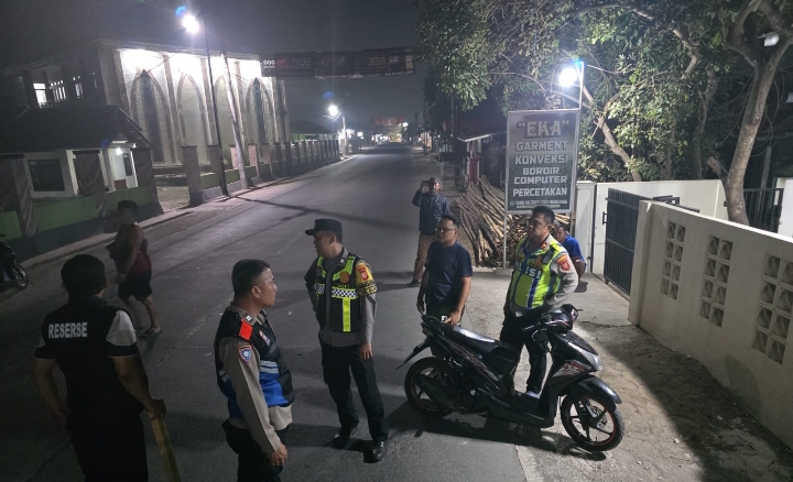 Personel Polsek Klari Sisir Jalan Raya Belendung Antisipasi Tawuran, Balap Liar, dan C3