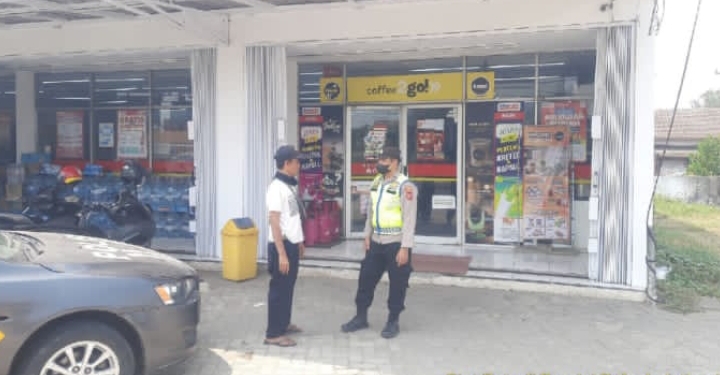 Personel Polsek Jatisari Laksanakan Patroli Prekat untuk Cegah Gangguan Kamtibmas ‎