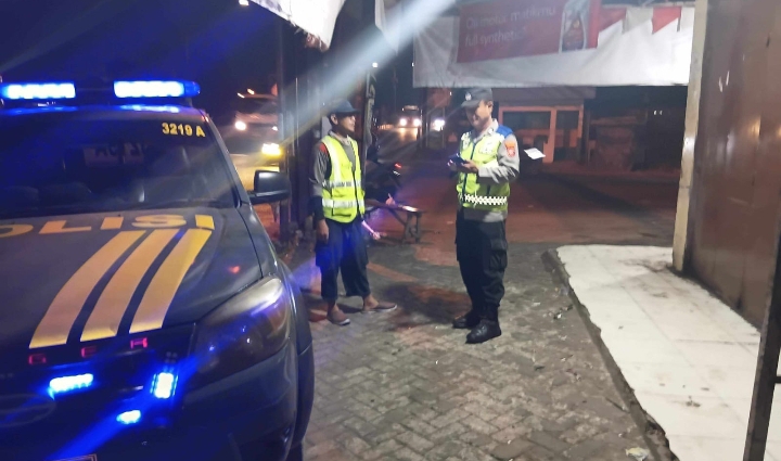 ‎Patroli Personel Polsek Klari Patroli Antisipasi Gangguan Kamtibmas di Pertigaan Jalan Walahar