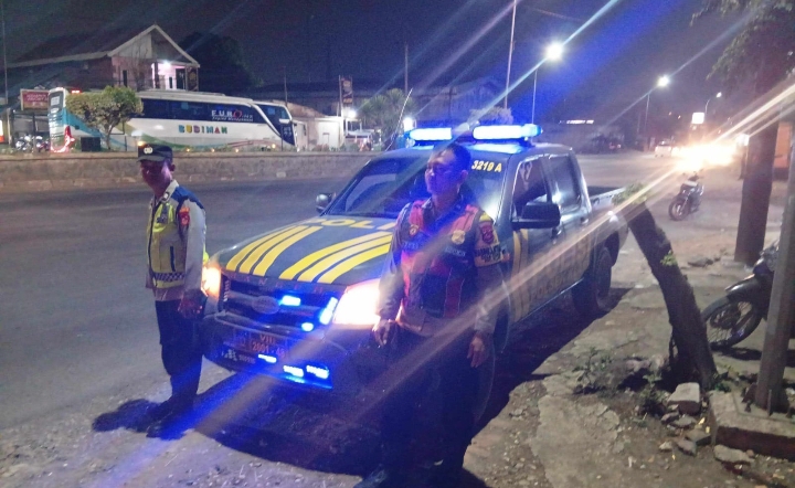 ‎Pastikan Area Interchange Karawang Barat Kondusif, Polsek Klari Lakukan Patroli Malam