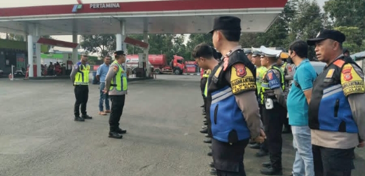 Kapolsek Klari Pimpin Apel Kesiapan Pengamanan Keberangkatan Serikat Pekerja / Buruh Karawang