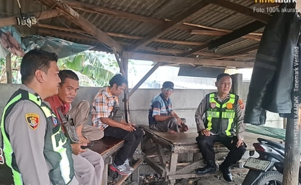 ‎Personel Patroli Polsek Telukjambe Barat Sapa Warga di Pangkalan Ojeg KIIC