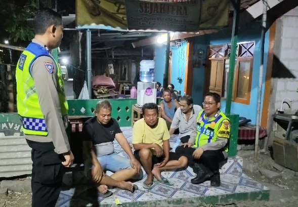 ‎Sambang Pos Ronda Salah satu cara Efektif Menyemangati Warga Untuk Melakukan Jaga Malam