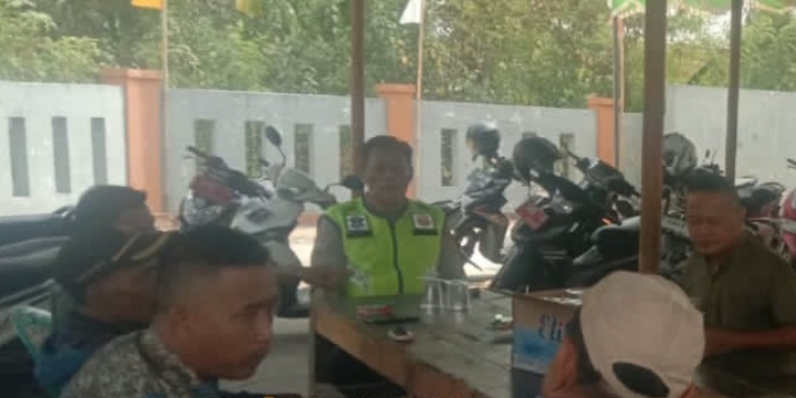 ‎Personel Polsek Telukjambe Barat Sambang Kamtibmas ke Warga MekarMulya, Sampaikan Pesan Kamtibmas