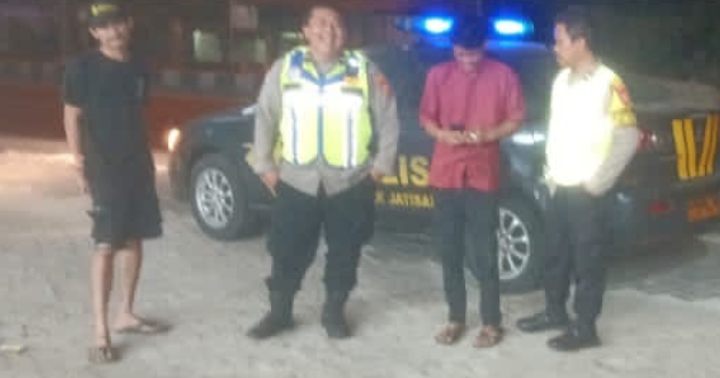 ‎Patroli Personel Polsek Jatisari Patroli Dialogis dinihari Ke Alfamart Cirejag, Antisipasi Tawuran, Balap Liar, dan C3 ‎