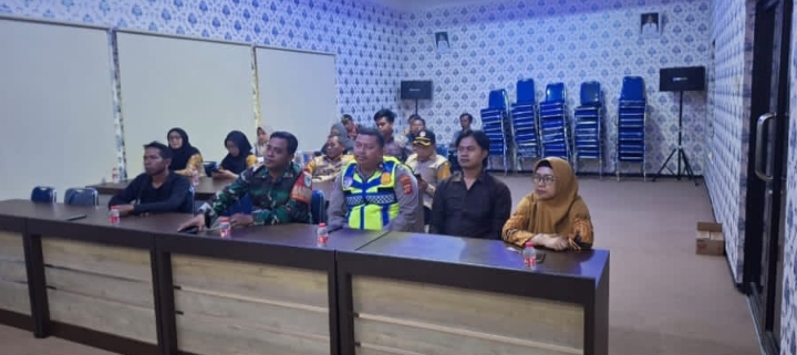 ‎Sinergitas TNI-Polri, Bhabinkamtibmas Polsek Jatisari Hadiri Monitoring dan Rapat Pleno Penetapan DPS Desa Kalijati ‎