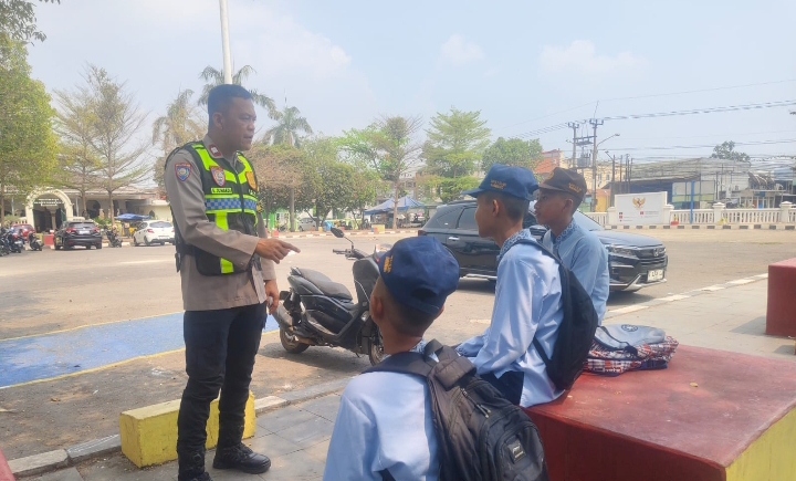 ‎Personel Polsek Klari Imbau Pelajar Hindari Tawuran dan Geng Motor, Jaga Keamanan dan Ketertiban