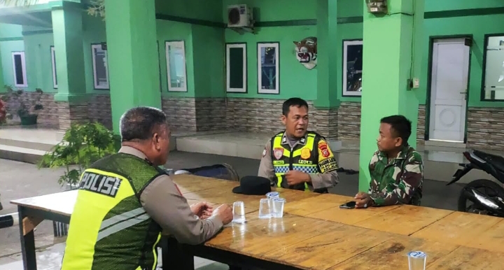 ‎Personil Polsek Klari Jalin Silaturahmi Dengan Sambangi Mako Koramil 0412/Klari