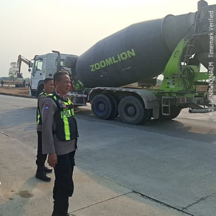 Personel Polsek Telukjambe Barat Sambangi Kawasan Bintang, Jaga Kamtibmas Tetap Kondusif